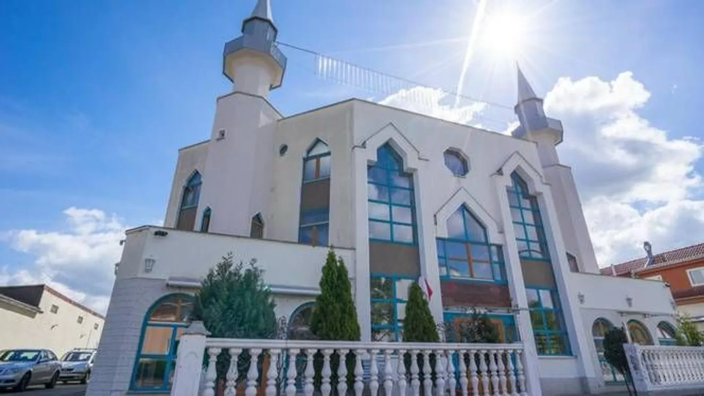 Lideri musliman gjerman: Sulmet ndaj xhamive dhe besimtarëve cenojnë Kushtetutën